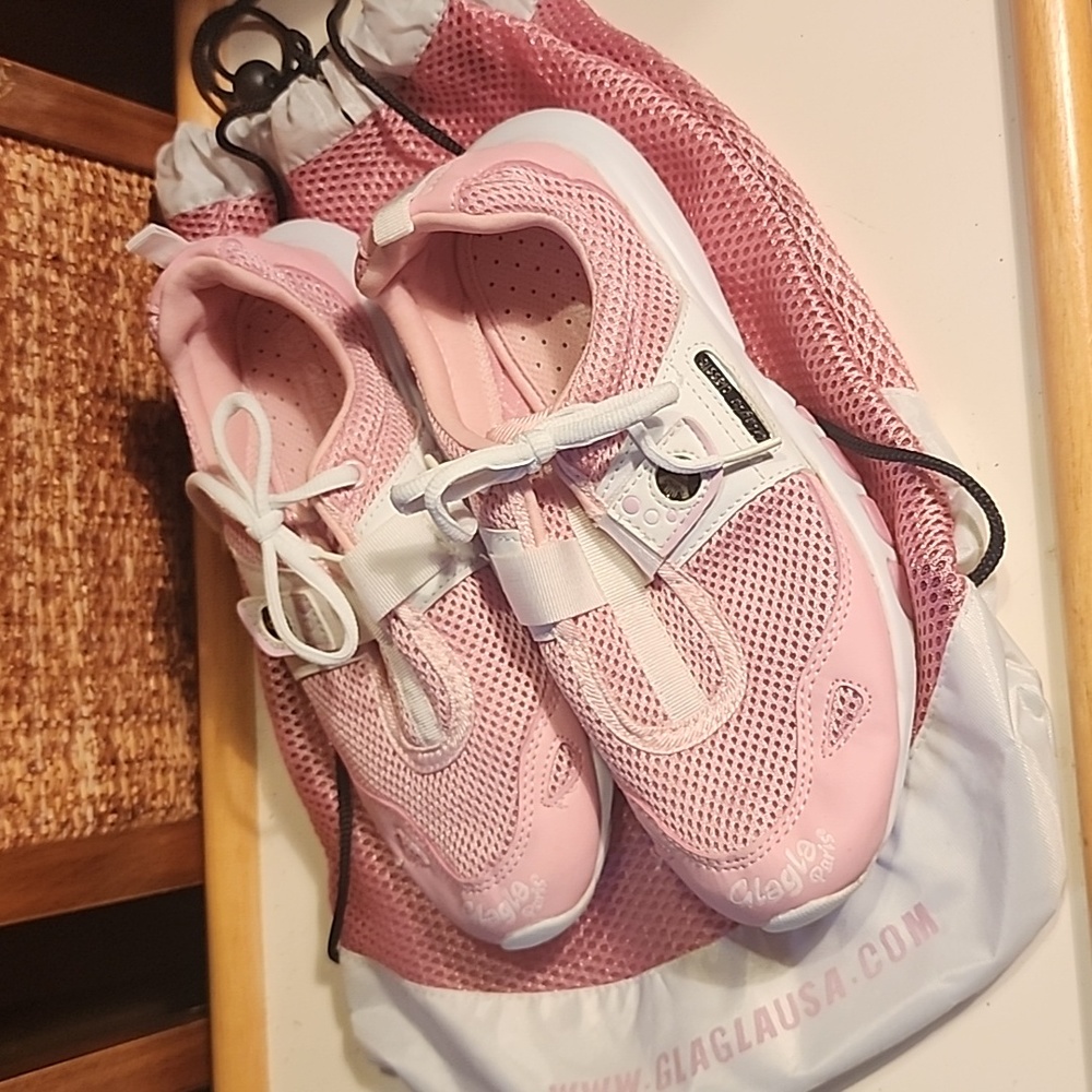FINAL SALE! Glagla Paris lightweight mesh water shoes and carry case size 6.5